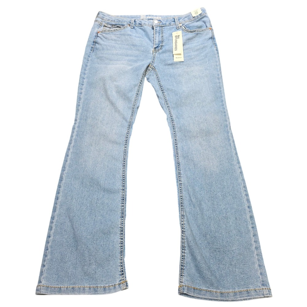 No Boundaries Bootcut Jeans Women's Size 16 Light Wash Blue Mid Rise NWT
